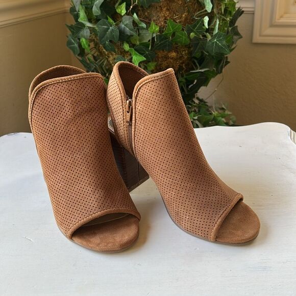 Steve Madden Tan Leather Peep-Toe Chunky Heels EUC Size 7 - Picture 8 of 12